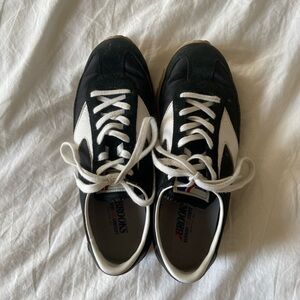 Brooks Vanguard, Black and White, 7.5